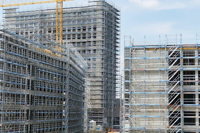 East County San Diego Scaffolding large commercial construction site with full perimeter scaffolding